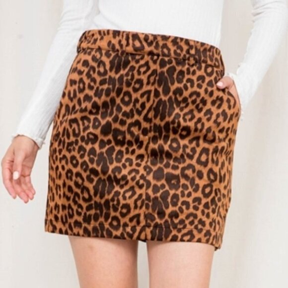 Sexy Little Leopard Print Mini Skirt - Picture 2 of 8
